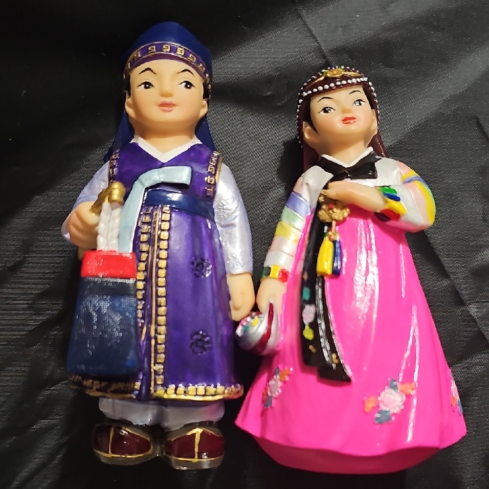 Vintage Korean Bride And Groom  Ceramic Figurine Set
